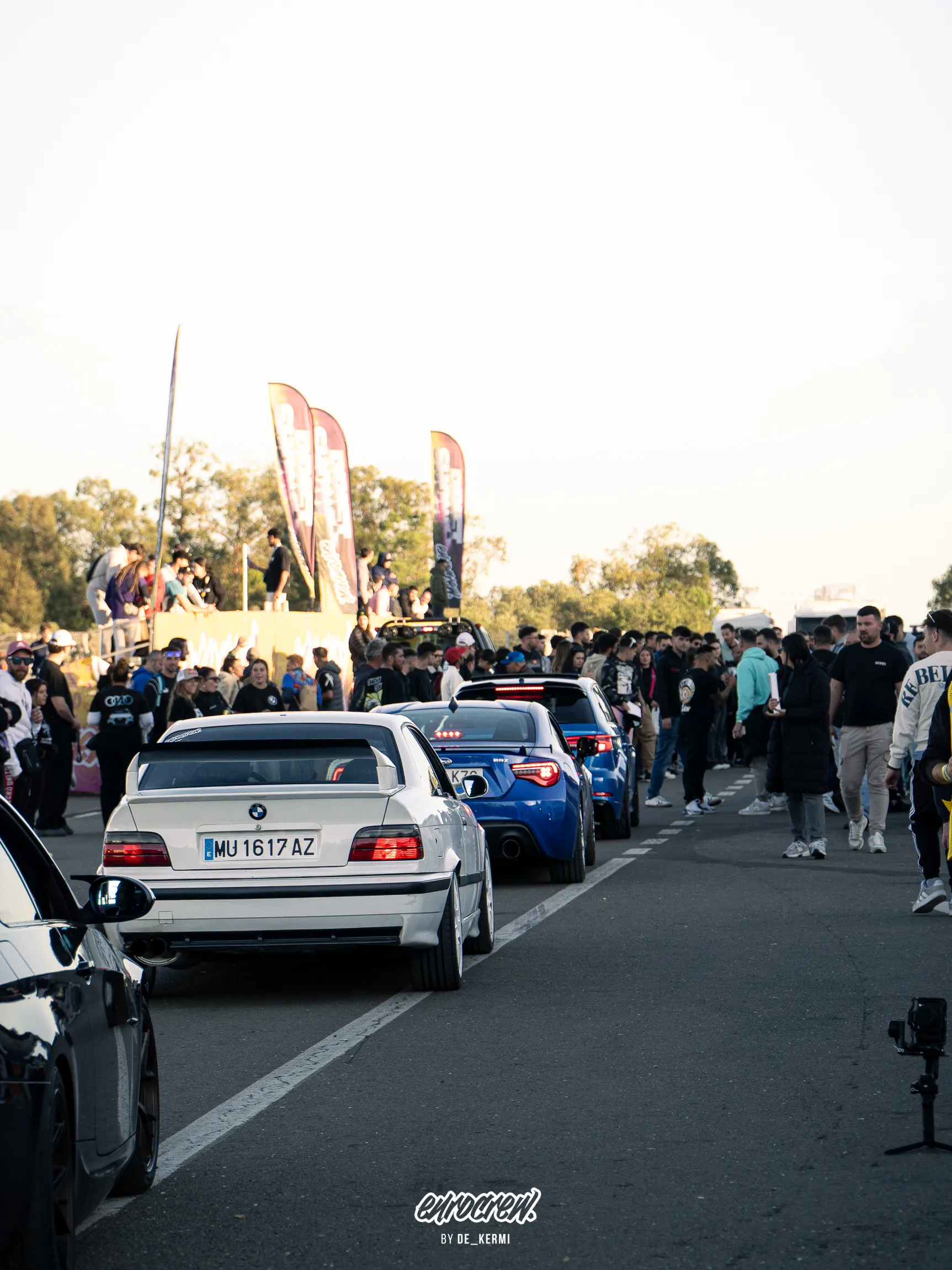 Paddock · 33