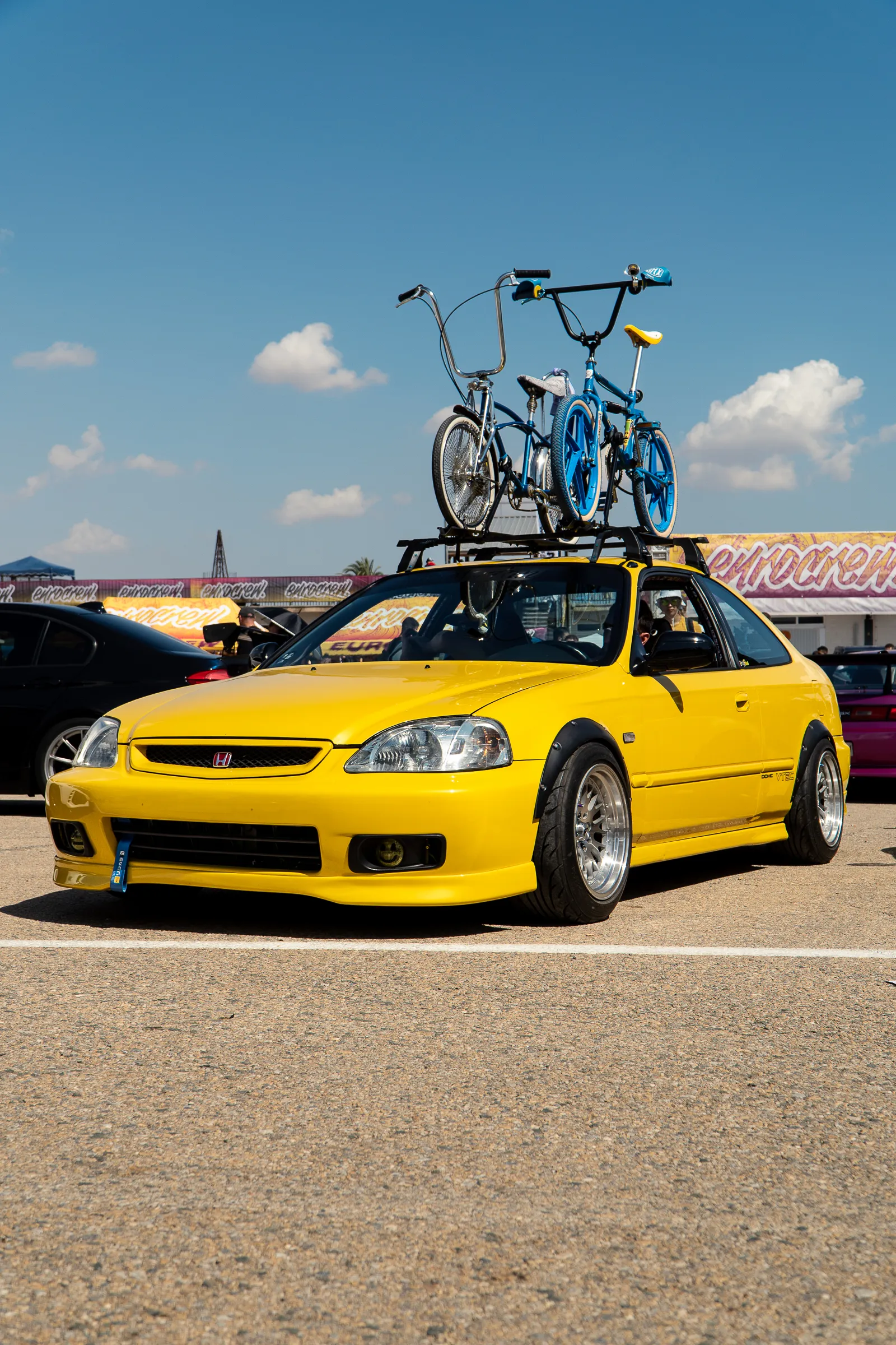 Paddock y pista · 27