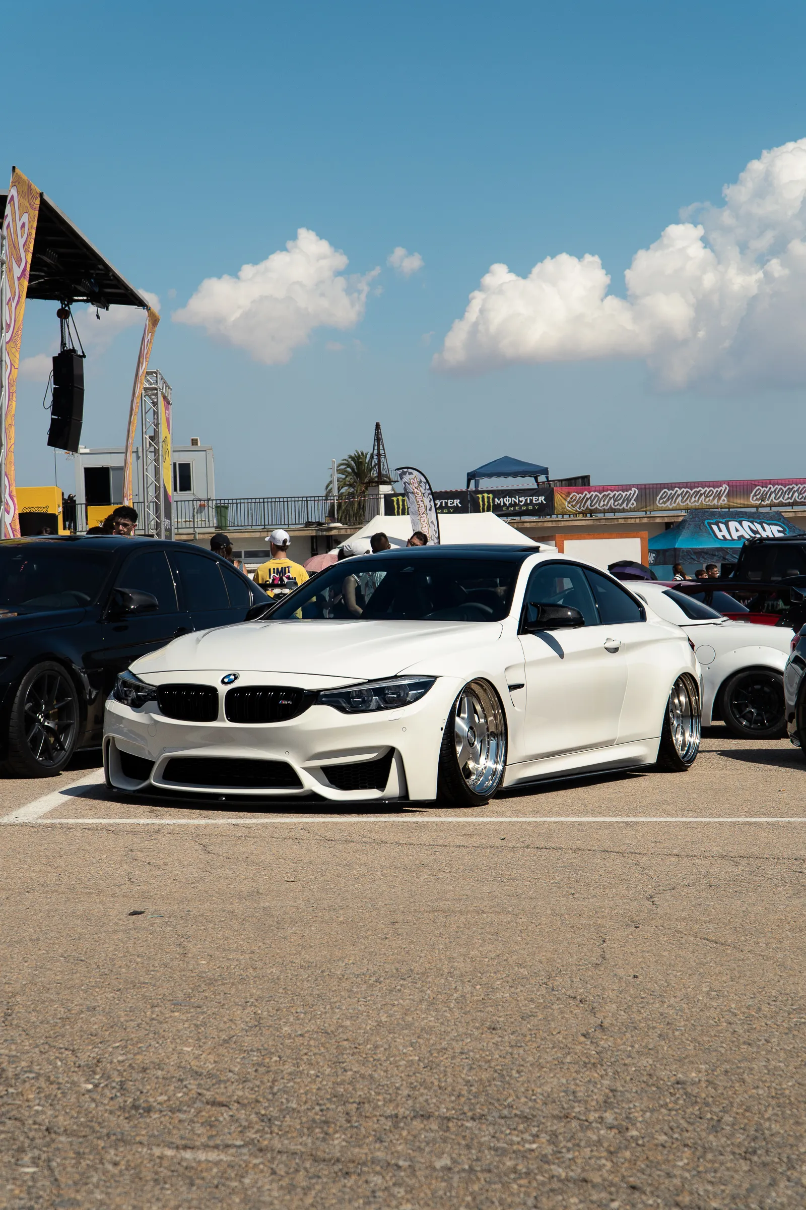 Paddock y pista · 32